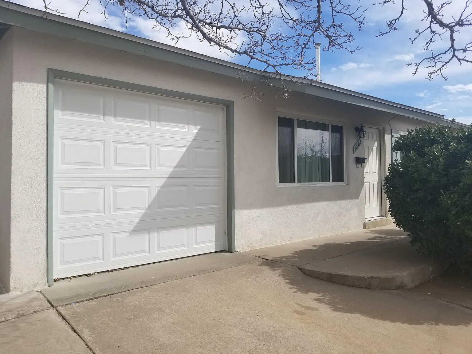 3 bed, 960 sqft, $1,695 — Photo 2