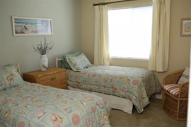 1630 Dolphin Dr — Photo 9