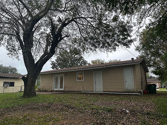 3rd image of 1716 Bonham Dr