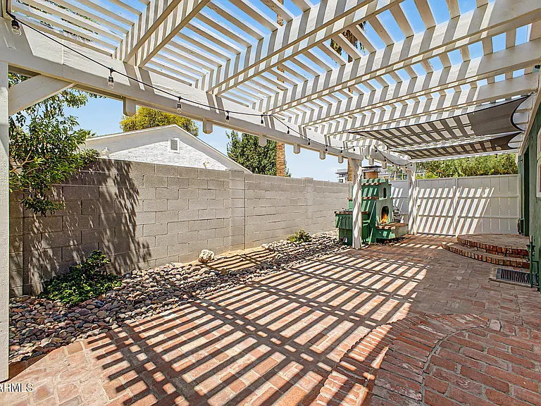 521 W Mariposa St #MAIN — Photo 28