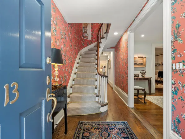 13 W Cedar St, Boston, MA 02108