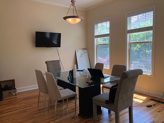 Spacious dinning room