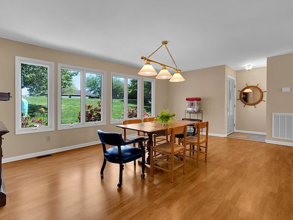 5th image of 1576 Damron Rd
