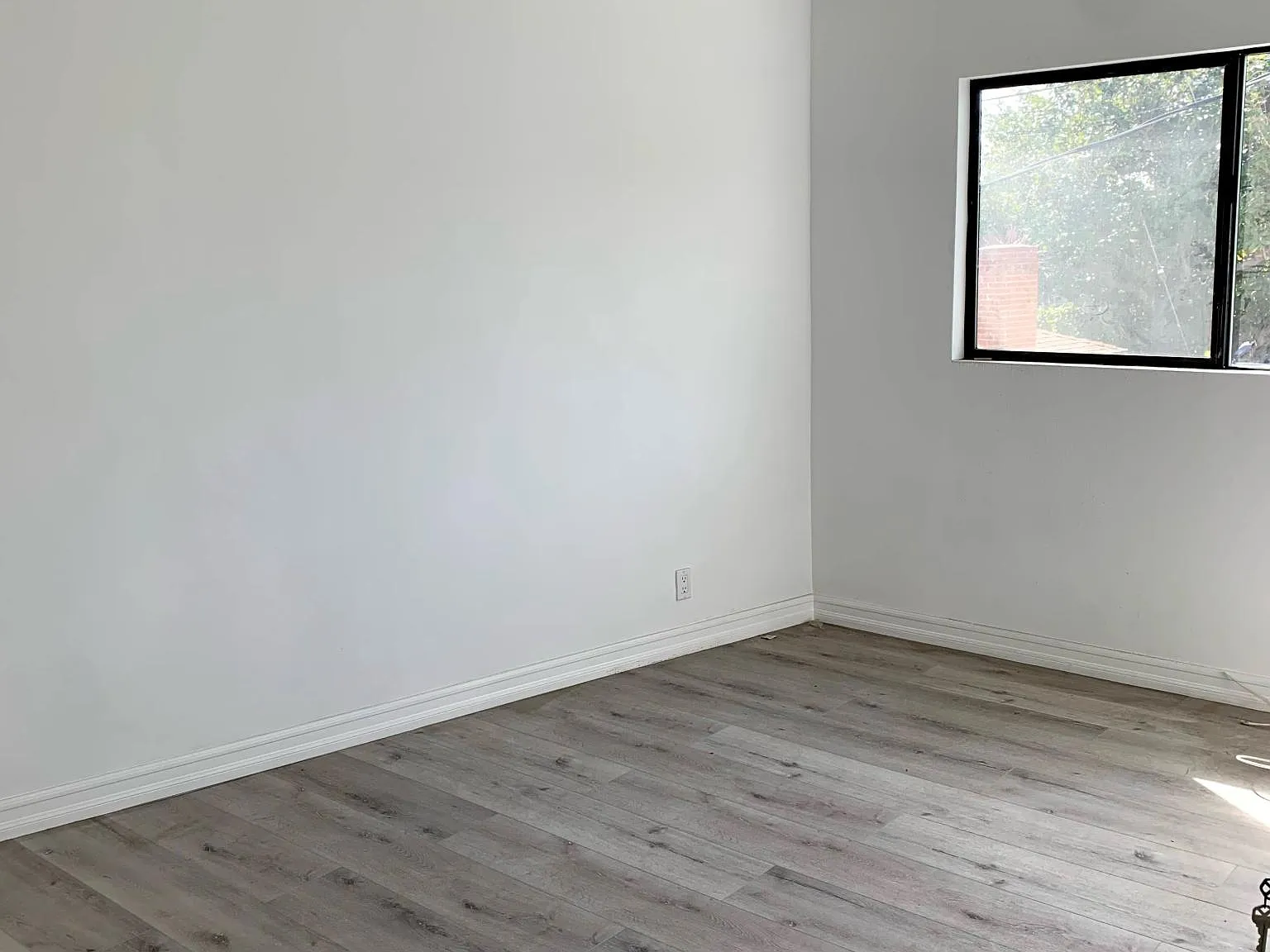4241 McLaughlin Ave — Photo 4