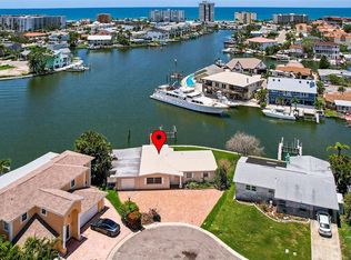 17444 2nd St E, Redington Shores, FL 33708