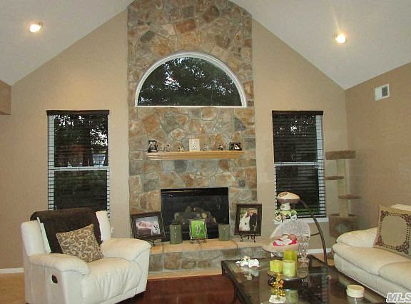 3rd image of 5 Holly Hill Ct