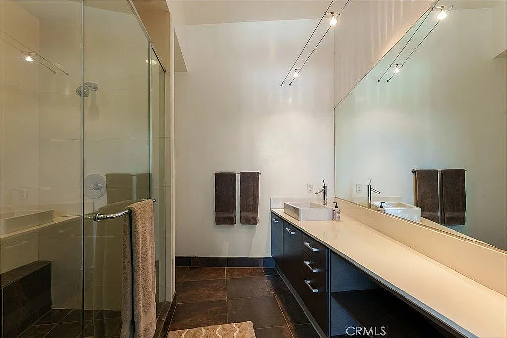 2 bed, 1290 sqft, $5,400 — Photo 4