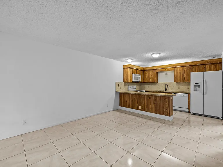 4211 Turnberry Cir #501 — Photo 6