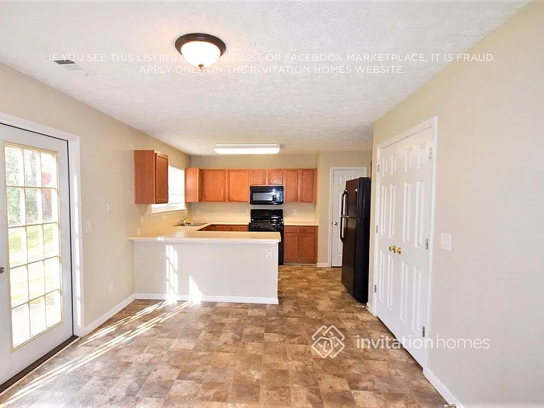 311 Westminster Dr — Photo 4