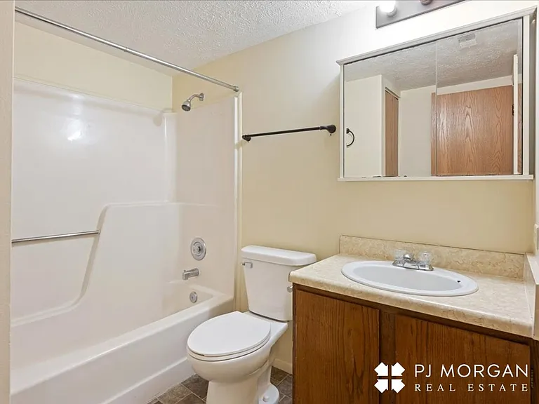 Oakbrook Apartments — Photo 12