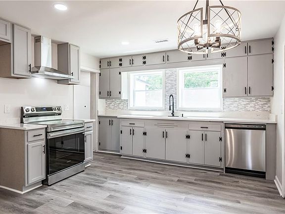 5th image of 1404 N Forest Ave