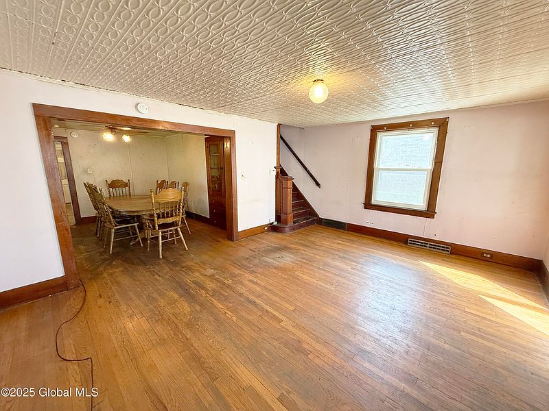 5th image of 2582 Albany Street