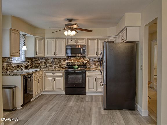 2nd image of 111 Sunset Road #60