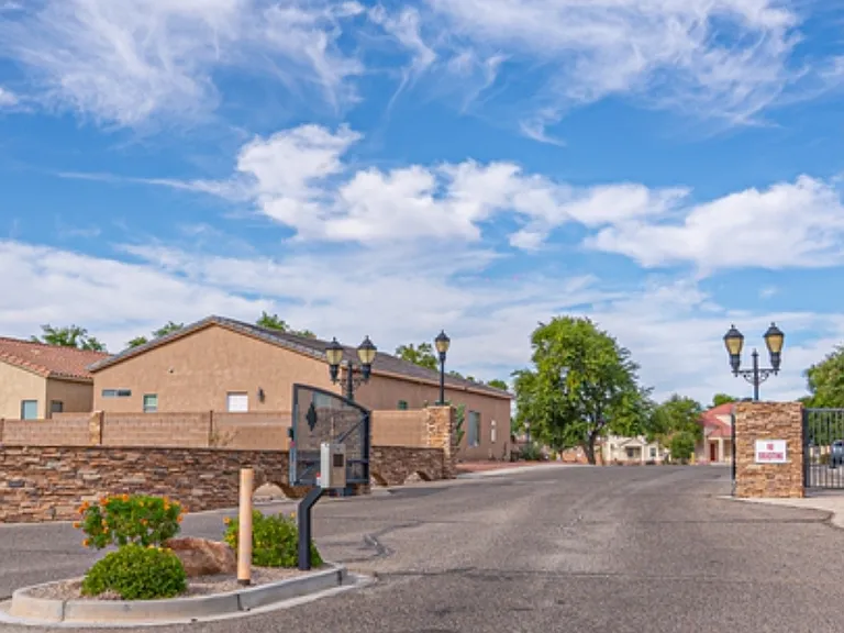 2440 Tapatio Dr — Photo 14