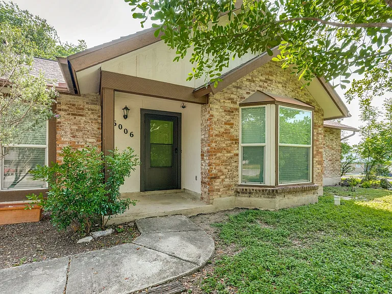 16006 Eagleway St — Photo 3