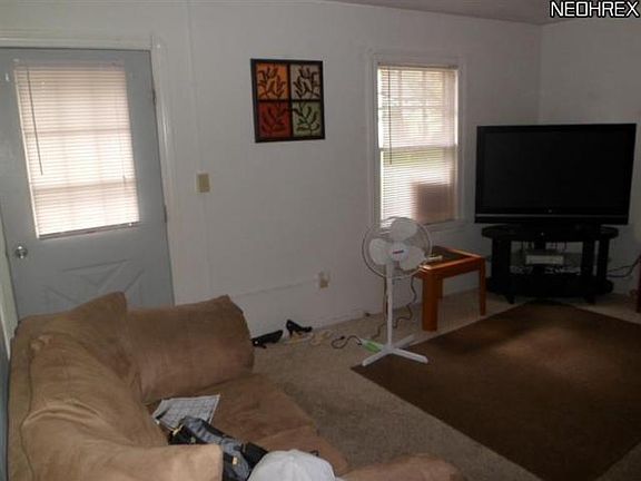 5th image of 953 Raymond Ave