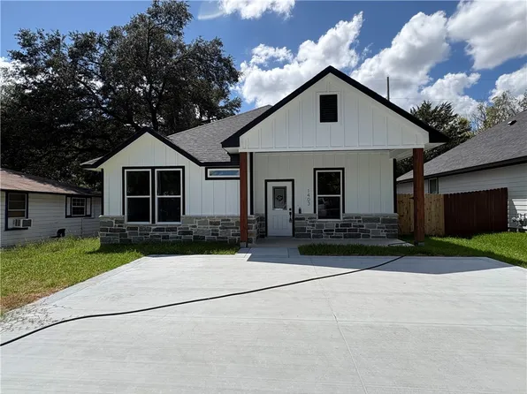 1403 Clark St, Bryan, TX 77808