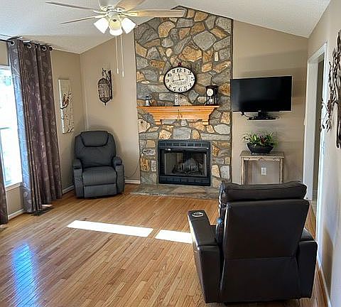 4th image of 616 Farmwood Dr