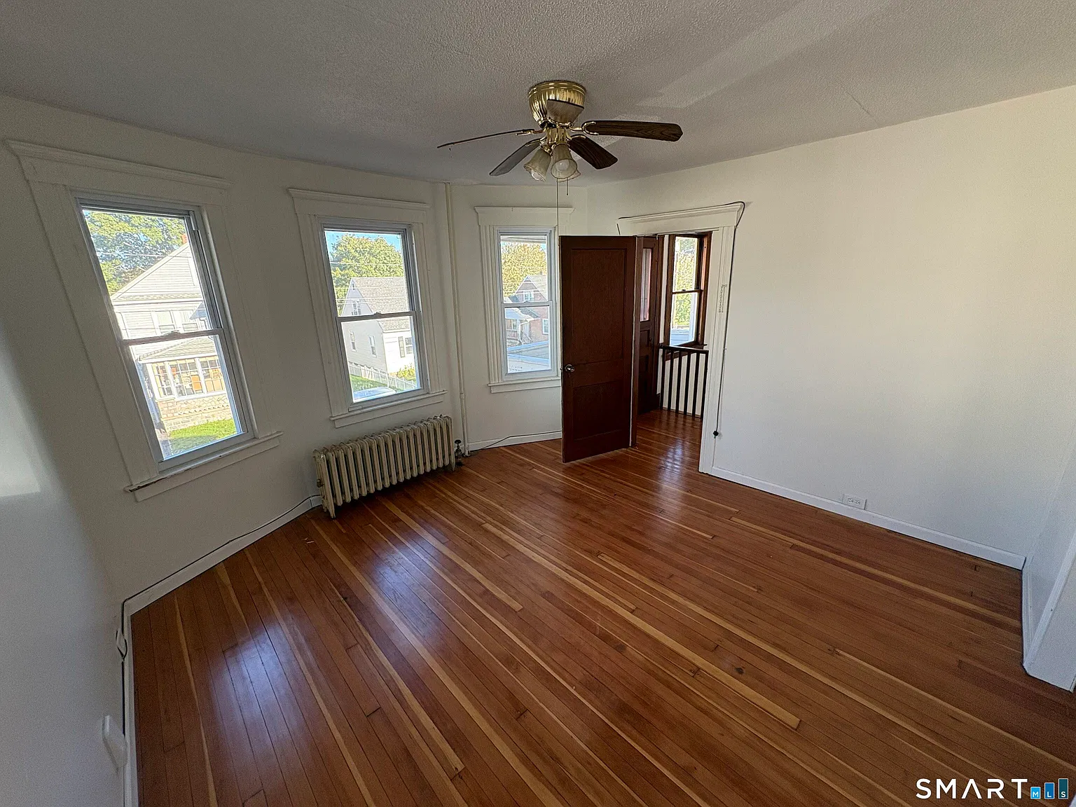 3 bed, 2.0 bath, 4209 sqft, $1,900 — Photo 4
