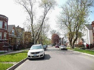4th image of 563 N Lawler Ave #1