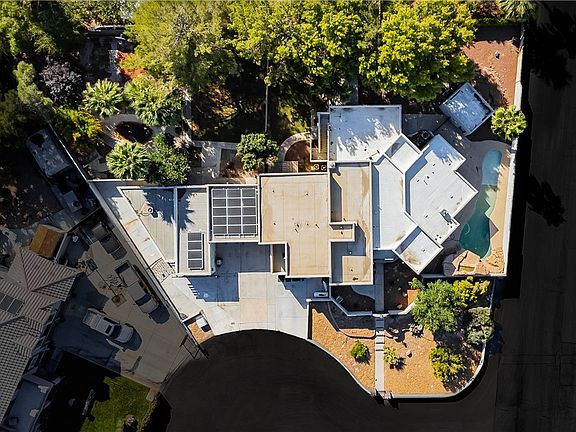 5th image of 6501 W El Campo Grande Ave