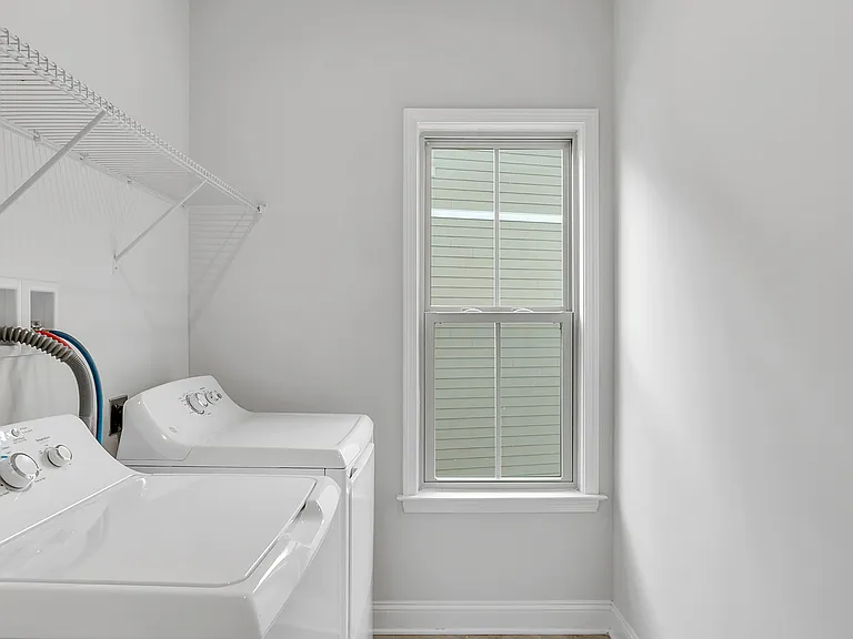 160 Seneca Pl — Photo 27