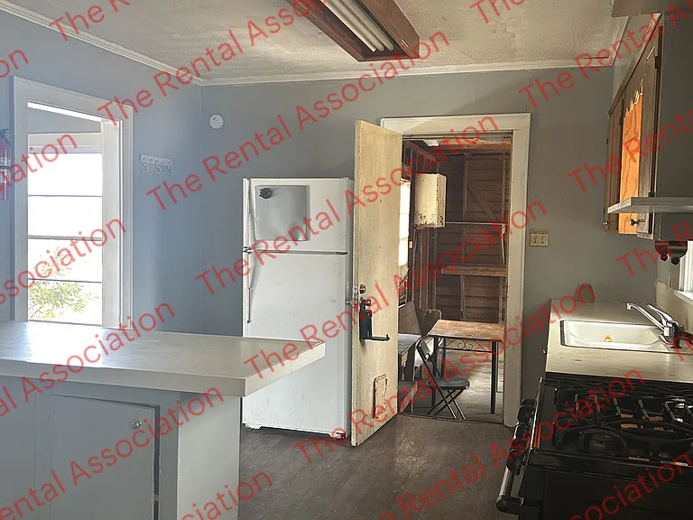 1110 Cook St — Photo 3