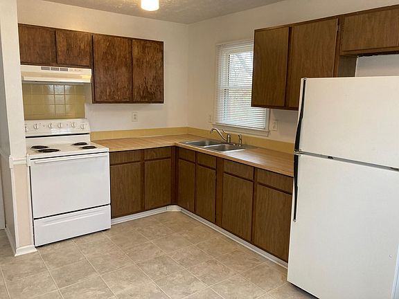 4th image of 1593 Deer Lake Dr