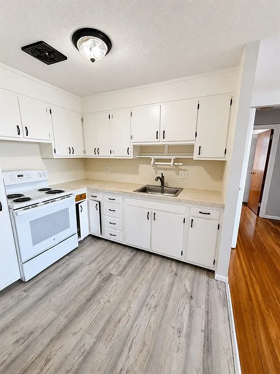2 bed, 1.0 bath, 600 sqft, $2,400 — Photo 4