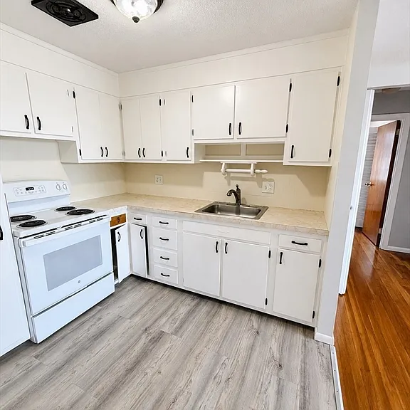 685 Moody St #11 — Photo 4