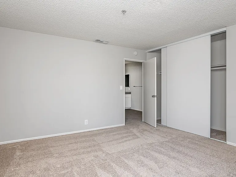 404 E Birch St — Photo 68