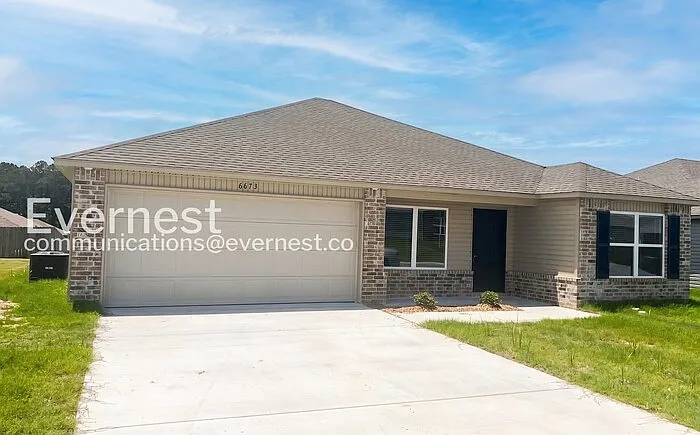 4 bed, 2.0 bath, 2250 sqft, $1,795 — Photo 2