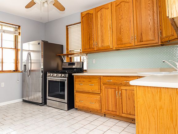 3rd image of 3445 N Oakley Ave #1