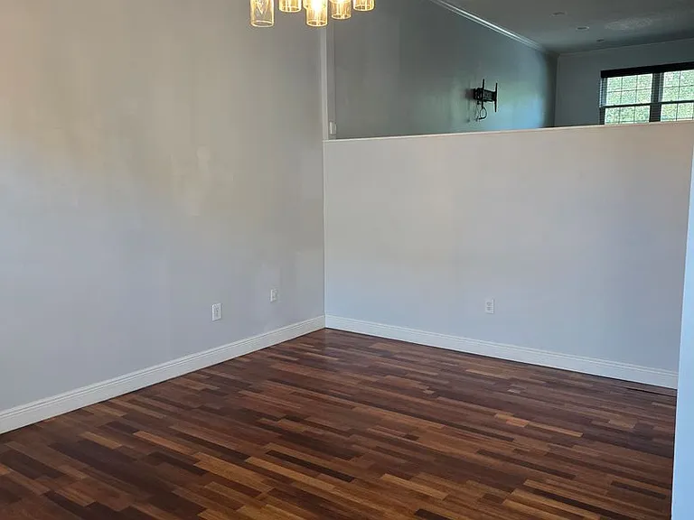 612 E Church St — Photo 16