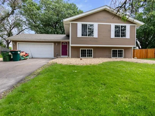 9469 Tyler St NE, Blaine, MN 55434