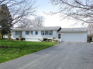 4240 Freeman Rd, Middleport, NY 14105