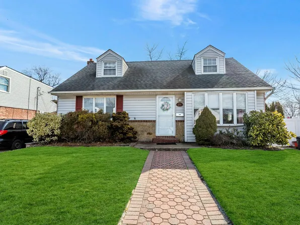 591 Seminole Road, Franklin Square, NY 11010