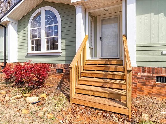 2nd image of 1085 Brookview Ln