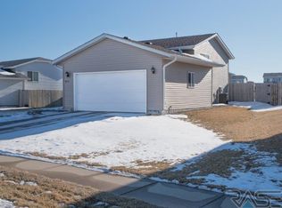 4611 W Briggs Dr, Sioux Falls, SD 57107