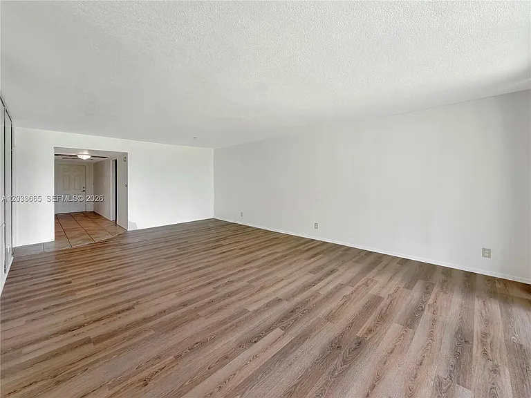 3641 Oaks Clubhouse Dr #201 — Photo 12