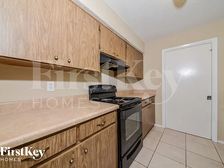 1075 Queen Rd — Photo 5