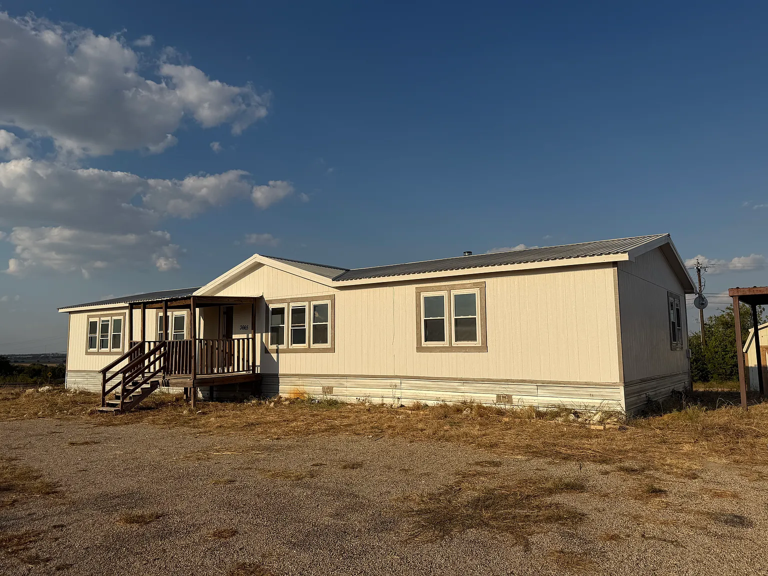 3 bed, 2300 sqft, $1,730 — Photo 2
