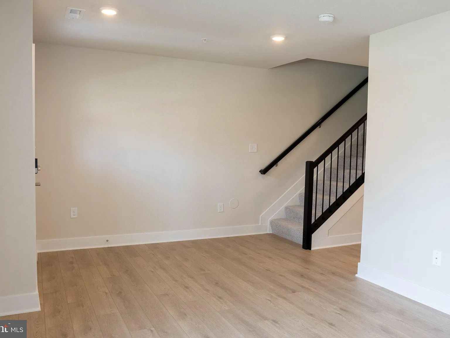 4 bed, 3.5 bath, 2160 sqft, $3,600 — Photo 3