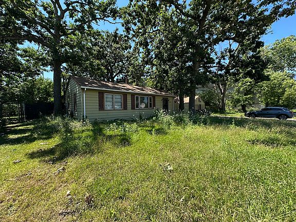 3rd image of 7903 W 87th St