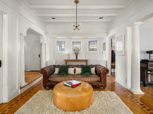 51 Dekoven Court image 5 of 31