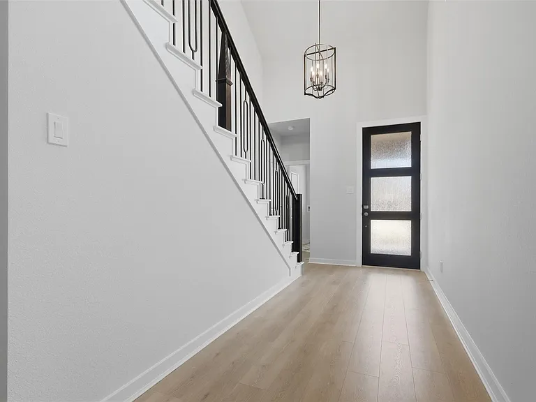 5011 Bowen Prairie Dr — Photo 4