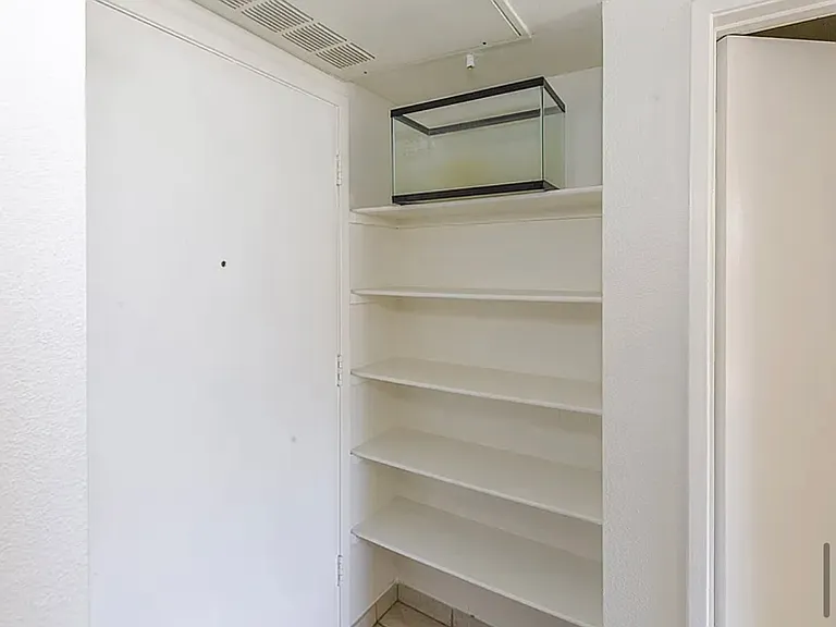 5325 Newcastle Ave — Photo 12