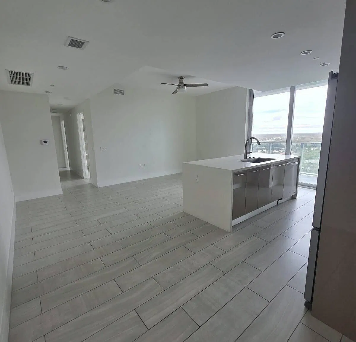 3 bed, 3.0 bath, 1262 sqft, $4,000 — Photo 2
