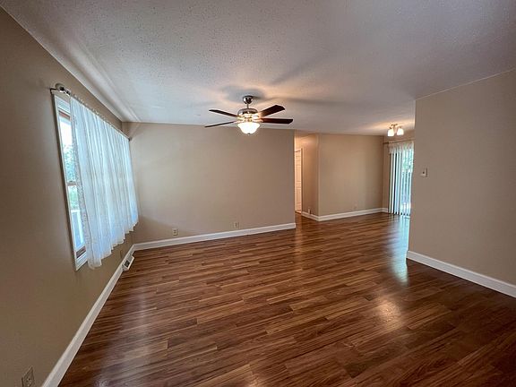 Entering into living/dining area.