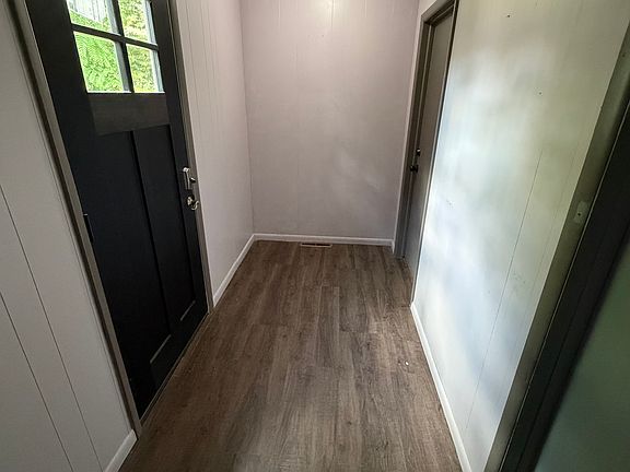 4th image of 7909 Grandview St